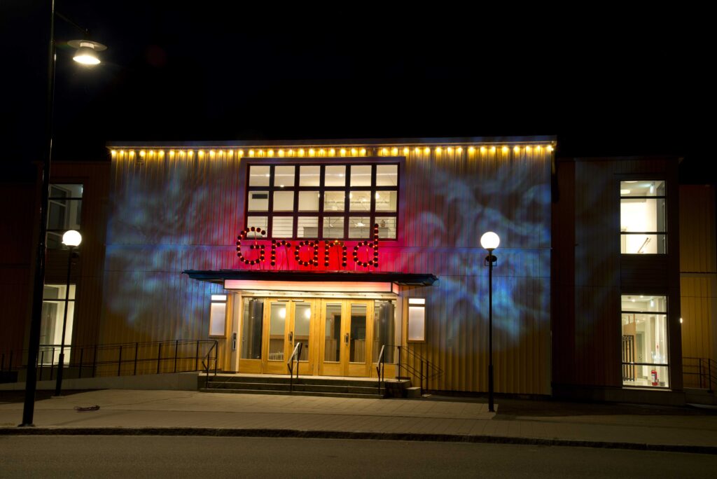 Teater Biografen Grand i Ljungby i ny skepnad. Ambientljusdesign 1