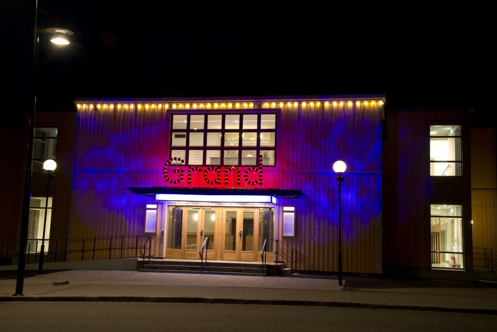 Teater Biografen Grand i Ljungby i ny skepnad. Ambientljusdesign 3